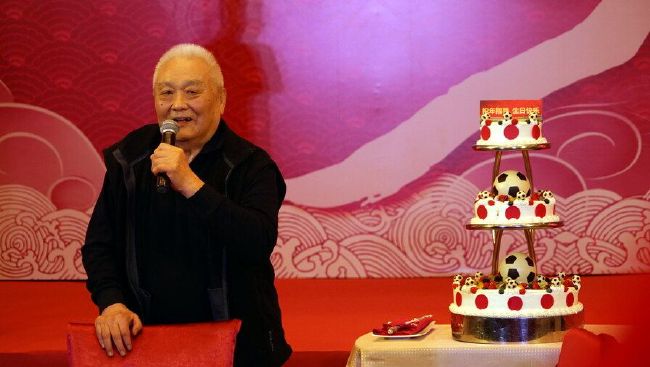 关于球队的进攻在丢失球权之后，我们非常清楚利物浦在反击中的威力，所以我们需要更多的去控制球。